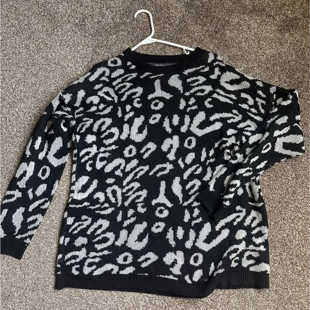 Black and Gray Patterned Women's Sweater